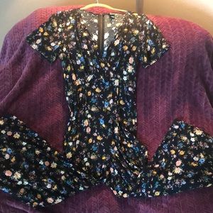 Crop jumper with flowy wide legs